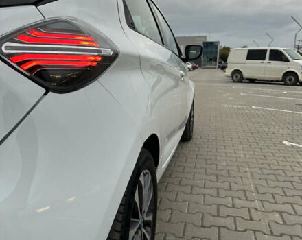 Белый Рено Зое, объемом двигателя 0 л и пробегом 88 тыс. км за 12300 $, фото 12 на Automoto.ua