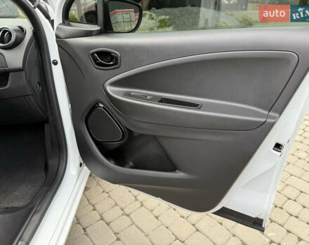 Белый Рено Зое, объемом двигателя 0 л и пробегом 36 тыс. км за 12900 $, фото 28 на Automoto.ua