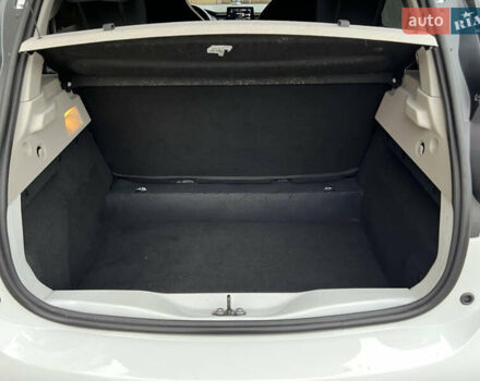 Белый Рено Зое, объемом двигателя 0 л и пробегом 31 тыс. км за 11999 $, фото 44 на Automoto.ua