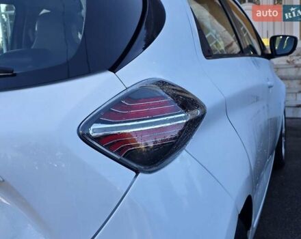 Белый Рено Зое, объемом двигателя 0 л и пробегом 85 тыс. км за 12999 $, фото 18 на Automoto.ua