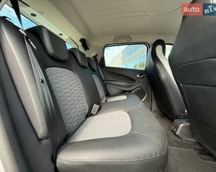 Белый Рено Зое, объемом двигателя 0 л и пробегом 65 тыс. км за 13300 $, фото 10 на Automoto.ua