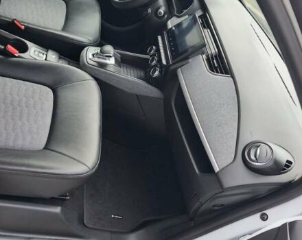 Белый Рено Зое, объемом двигателя 0 л и пробегом 50 тыс. км за 11900 $, фото 27 на Automoto.ua
