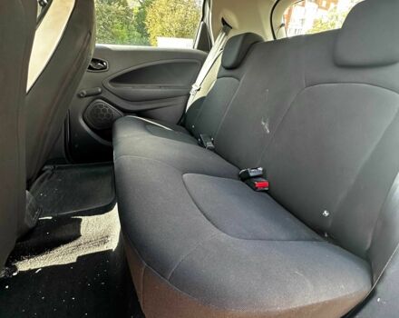Белый Рено Зое, объемом двигателя 0 л и пробегом 165 тыс. км за 8990 $, фото 16 на Automoto.ua