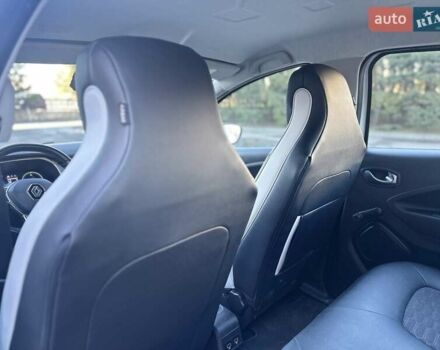 Белый Рено Зое, объемом двигателя 0 л и пробегом 83 тыс. км за 11999 $, фото 18 на Automoto.ua