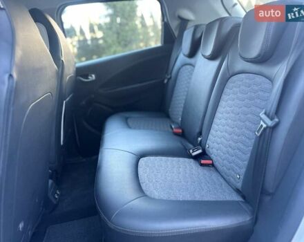 Белый Рено Зое, объемом двигателя 0 л и пробегом 83 тыс. км за 11999 $, фото 10 на Automoto.ua