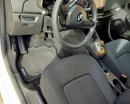 Белый Рено Зое, объемом двигателя 80 л и пробегом 78 тыс. км за 11850 $, фото 6 на Automoto.ua