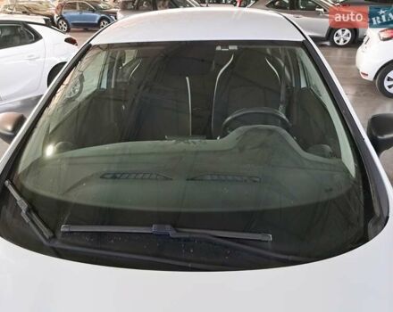 Белый Рено Зое, объемом двигателя 0 л и пробегом 67 тыс. км за 13000 $, фото 13 на Automoto.ua