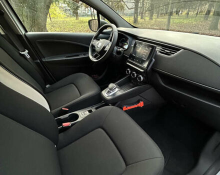 Белый Рено Зое, объемом двигателя 0 л и пробегом 58 тыс. км за 11780 $, фото 17 на Automoto.ua