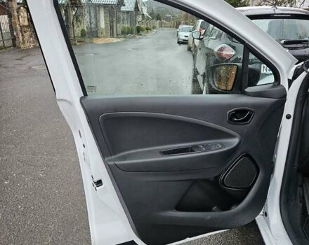 Белый Рено Зое, объемом двигателя 0 л и пробегом 28 тыс. км за 11800 $, фото 10 на Automoto.ua