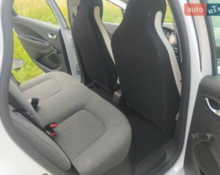 Белый Рено Зое, объемом двигателя 0 л и пробегом 24 тыс. км за 12700 $, фото 13 на Automoto.ua