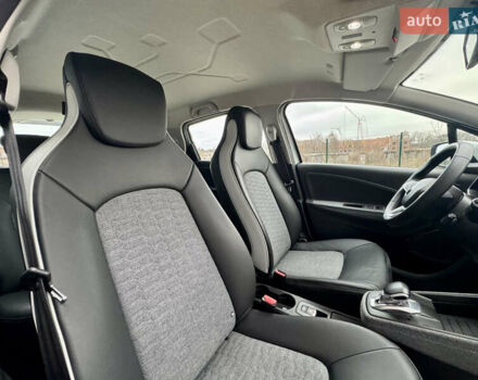 Белый Рено Зое, объемом двигателя 0 л и пробегом 55 тыс. км за 13300 $, фото 19 на Automoto.ua