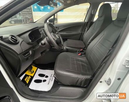 Белый Рено Зое, объемом двигателя 52 л и пробегом 85 тыс. км за 14000 $, фото 9 на Automoto.ua