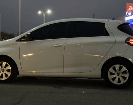 Белый Рено Зое, объемом двигателя 0 л и пробегом 44 тыс. км за 12950 $, фото 10 на Automoto.ua