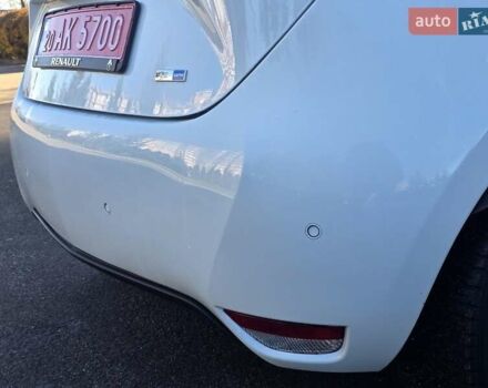 Белый Рено Зое, объемом двигателя 0 л и пробегом 85 тыс. км за 12999 $, фото 19 на Automoto.ua