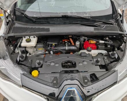 Білий Рено Зое, об'ємом двигуна 0 л та пробігом 85 тис. км за 10000 $, фото 7 на Automoto.ua