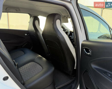 Белый Рено Зое, объемом двигателя 0 л и пробегом 93 тыс. км за 11500 $, фото 13 на Automoto.ua