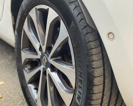 Белый Рено Зое, объемом двигателя 0 л и пробегом 90 тыс. км за 13750 $, фото 15 на Automoto.ua