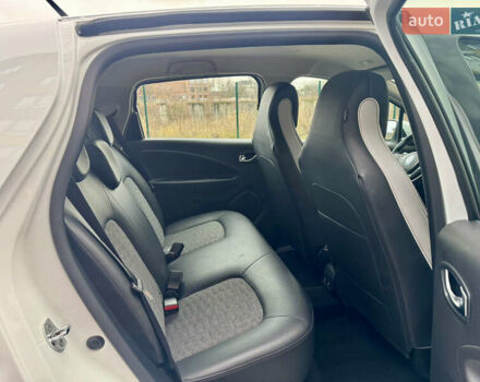 Белый Рено Зое, объемом двигателя 0 л и пробегом 55 тыс. км за 13300 $, фото 27 на Automoto.ua