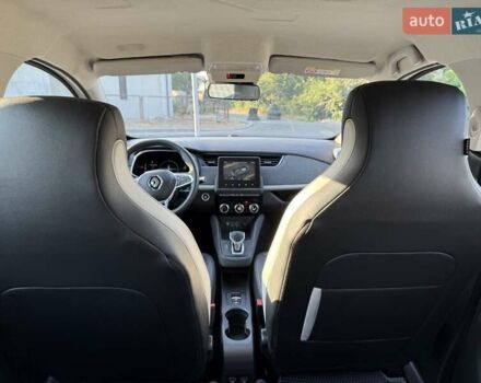 Белый Рено Зое, объемом двигателя 0 л и пробегом 70 тыс. км за 11800 $, фото 11 на Automoto.ua