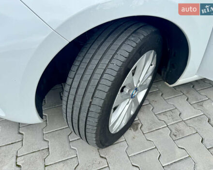 Белый Рено Зое, объемом двигателя 0 л и пробегом 70 тыс. км за 12999 $, фото 30 на Automoto.ua