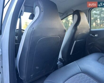 Белый Рено Зое, объемом двигателя 0 л и пробегом 83 тыс. км за 11999 $, фото 17 на Automoto.ua
