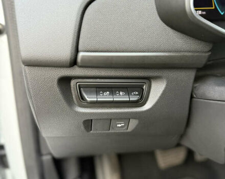 Белый Рено Зое, объемом двигателя 0 л и пробегом 36 тыс. км за 12900 $, фото 40 на Automoto.ua