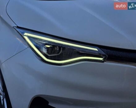 Белый Рено Зое, объемом двигателя 0 л и пробегом 85 тыс. км за 12999 $, фото 35 на Automoto.ua