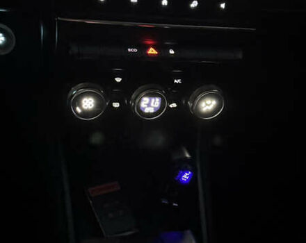 Белый Рено Зое, объемом двигателя 0 л и пробегом 44 тыс. км за 12950 $, фото 21 на Automoto.ua