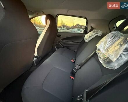 Белый Рено Зое, объемом двигателя 0 л и пробегом 92 тыс. км за 11499 $, фото 22 на Automoto.ua