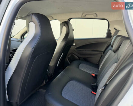 Белый Рено Зое, объемом двигателя 0 л и пробегом 93 тыс. км за 11500 $, фото 10 на Automoto.ua