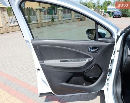 Білий Рено Зое, об'ємом двигуна 0 л та пробігом 65 тис. км за 14000 $, фото 24 на Automoto.ua