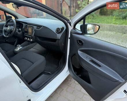 Белый Рено Зое, объемом двигателя 0 л и пробегом 44 тыс. км за 11999 $, фото 13 на Automoto.ua