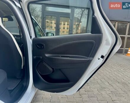 Белый Рено Зое, объемом двигателя 0 л и пробегом 86 тыс. км за 10850 $, фото 93 на Automoto.ua