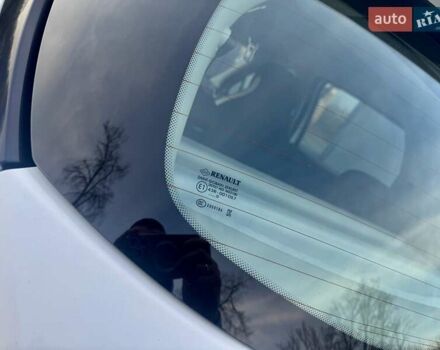 Белый Рено Зое, объемом двигателя 0 л и пробегом 86 тыс. км за 10850 $, фото 55 на Automoto.ua