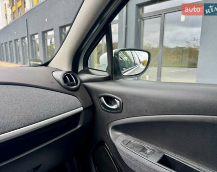 Белый Рено Зое, объемом двигателя 0 л и пробегом 70 тыс. км за 12999 $, фото 40 на Automoto.ua