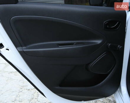 Білий Рено Зое, об'ємом двигуна 0 л та пробігом 41 тис. км за 13200 $, фото 26 на Automoto.ua