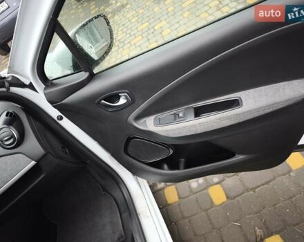 Белый Рено Зое, объемом двигателя 0 л и пробегом 59 тыс. км за 13200 $, фото 43 на Automoto.ua