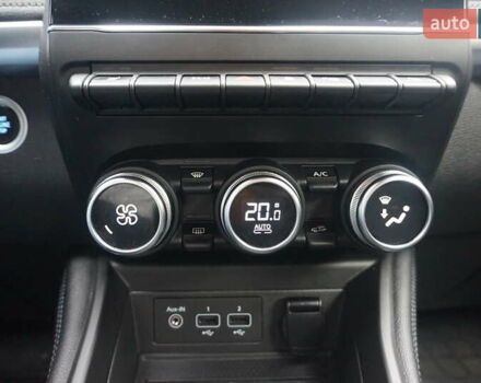 Белый Рено Зое, объемом двигателя 0 л и пробегом 122 тыс. км за 13000 $, фото 35 на Automoto.ua