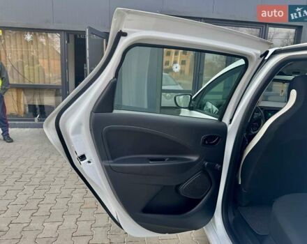 Белый Рено Зое, объемом двигателя 0 л и пробегом 86 тыс. км за 10850 $, фото 98 на Automoto.ua
