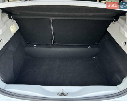 Белый Рено Зое, объемом двигателя 0 л и пробегом 72 тыс. км за 12450 $, фото 25 на Automoto.ua
