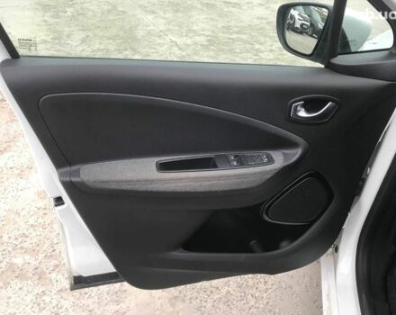Білий Рено Зое, об'ємом двигуна 0 л та пробігом 40 тис. км за 13790 $, фото 5 на Automoto.ua