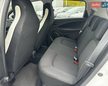 Белый Рено Зое, объемом двигателя 0 л и пробегом 41 тыс. км за 11600 $, фото 21 на Automoto.ua