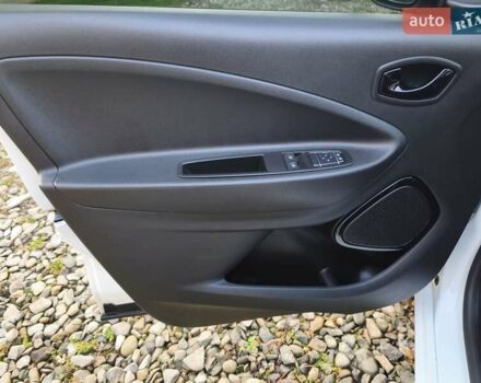 Білий Рено Зое, об'ємом двигуна 0 л та пробігом 98 тис. км за 10950 $, фото 31 на Automoto.ua