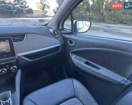 Белый Рено Зое, объемом двигателя 0 л и пробегом 83 тыс. км за 11999 $, фото 12 на Automoto.ua