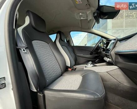 Белый Рено Зое, объемом двигателя 0 л и пробегом 65 тыс. км за 13300 $, фото 7 на Automoto.ua