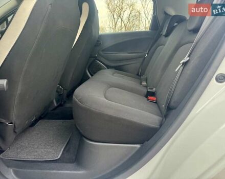 Белый Рено Зое, объемом двигателя 0 л и пробегом 86 тыс. км за 10850 $, фото 99 на Automoto.ua