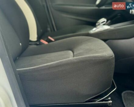 Білий Рено Зое, об'ємом двигуна 0 л та пробігом 85 тис. км за 11150 $, фото 92 на Automoto.ua