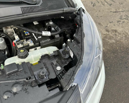 Білий Рено Зое, об'ємом двигуна 0 л та пробігом 36 тис. км за 12400 $, фото 19 на Automoto.ua
