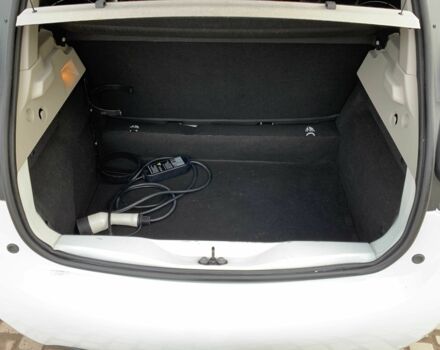 Белый Рено Зое, объемом двигателя 0 л и пробегом 66 тыс. км за 12499 $, фото 12 на Automoto.ua