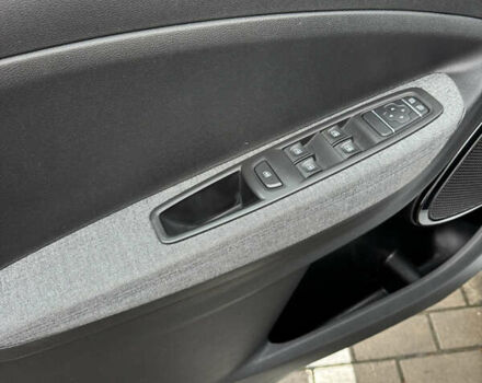 Белый Рено Зое, объемом двигателя 0 л и пробегом 97 тыс. км за 11900 $, фото 19 на Automoto.ua